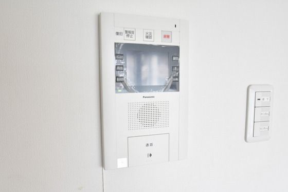 �y�Z�L�����e�B�z�@