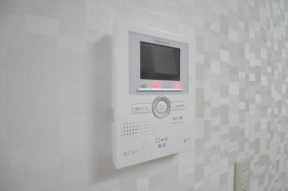 �y�Z�L�����e�B�z�@