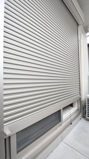 �y���̑��z�@�V���b�^�[�t���o���R�j�[