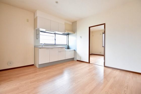 �y�����E���r���O�z�@