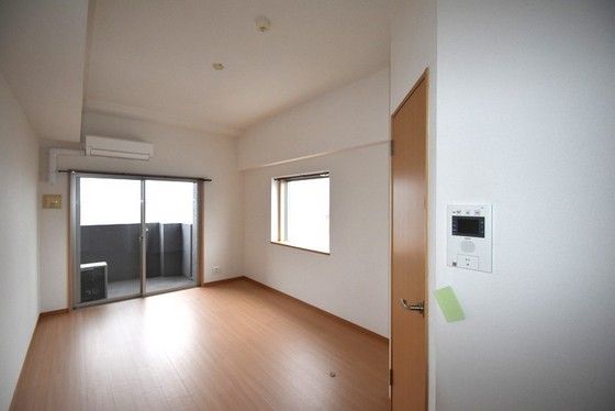 �y�����E���r���O�z�@