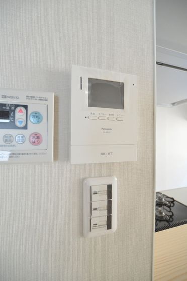 �y�Z�L�����e�B�z�@