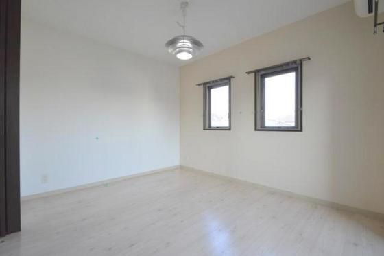 �y�����E���r���O�z�@