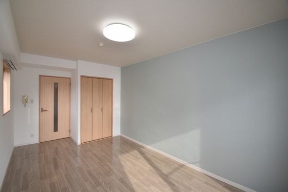 �y�����E���r���O�z�@