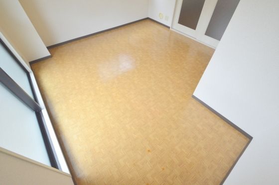 �y�����E���r���O�z�@