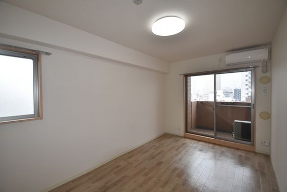 �y�����E���r���O�z�@