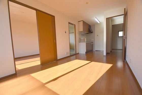 �y�����E���r���O�z�@