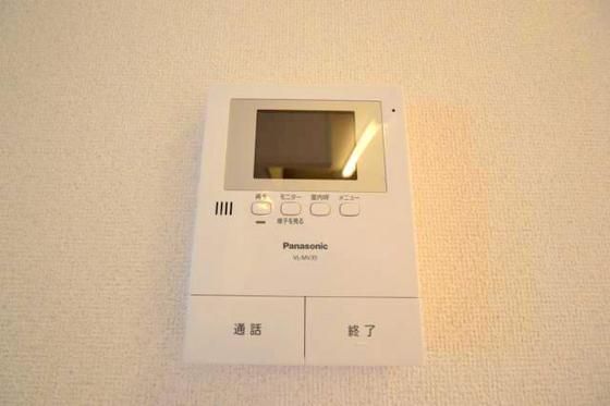 �y�Z�L�����e�B�z�@