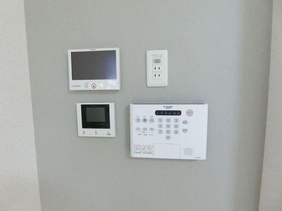 �y�Z�L�����e�B�z�@