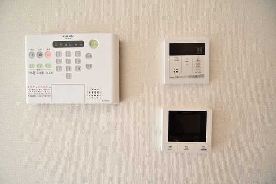 �y�Z�L�����e�B�z�@