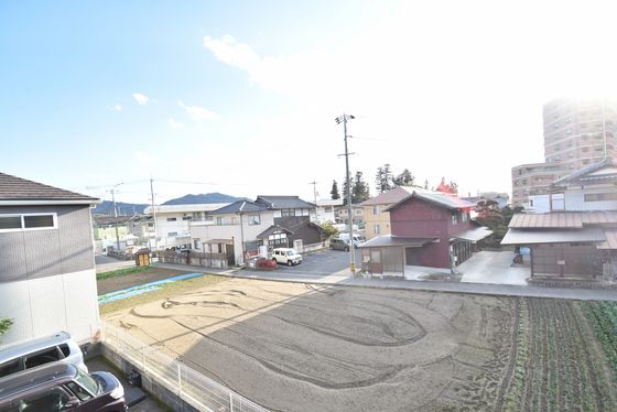 �y���]�z�@