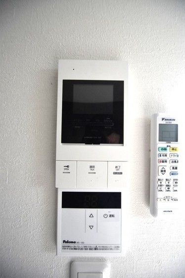 �y�Z�L�����e�B�z�@