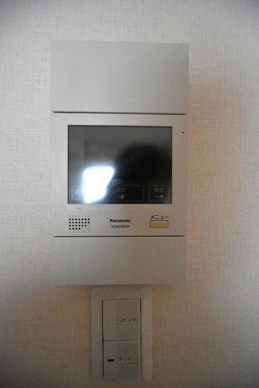 �y�Z�L�����e�B�z�@