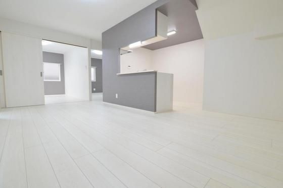 �y�����E���r���O�z�@