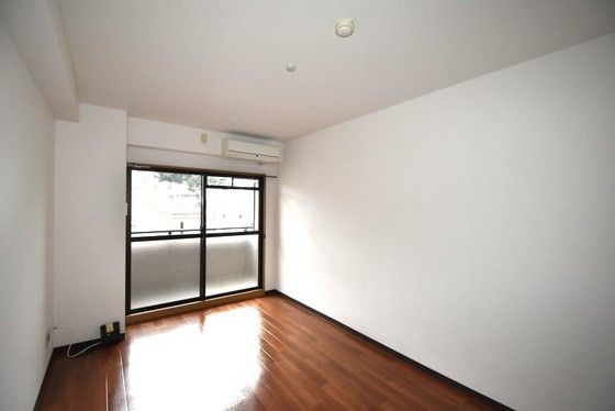 �y�����E���r���O�z�@