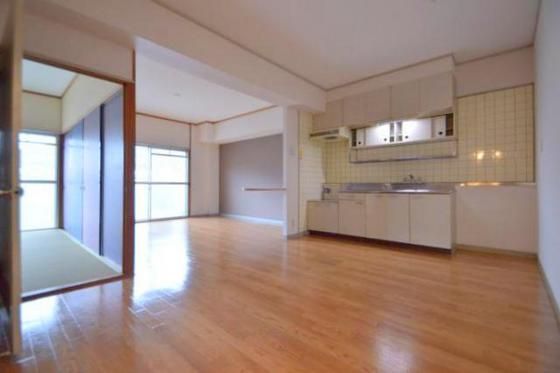 �y�����E���r���O�z�@