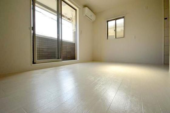 �y�����E���r���O�z�@