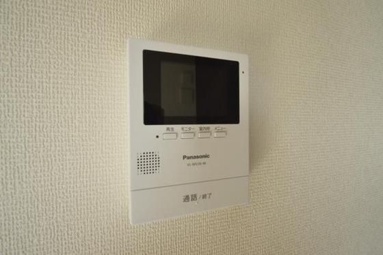 �y�Z�L�����e�B�z�@