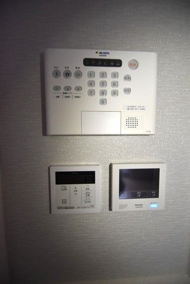 �y�Z�L�����e�B�z�@