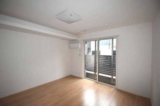 �y�����E���r���O�z�@