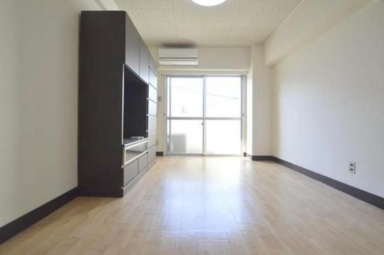 �y�����E���r���O�z�@