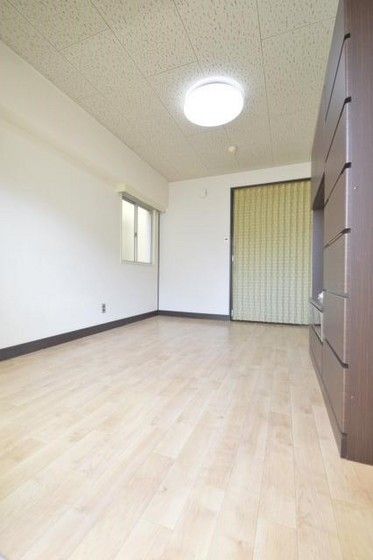 �y�����E���r���O�z�@