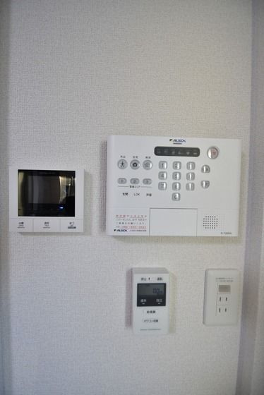 �y�Z�L�����e�B�z�@