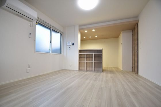 �y�����E���r���O�z�@