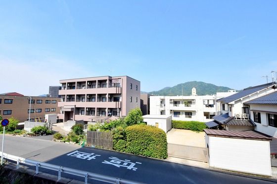 �y���]�z�@