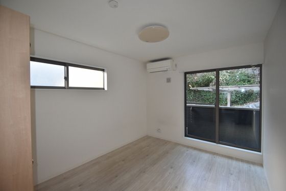 �y�����E���r���O�z�@