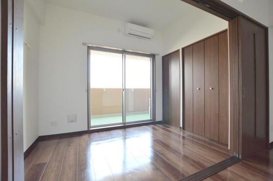 �y���̑������E�X�y�[�X�z�@�Q���ƃ��r���O�𕪂���܂�