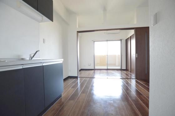 �y�����E���r���O�z�@