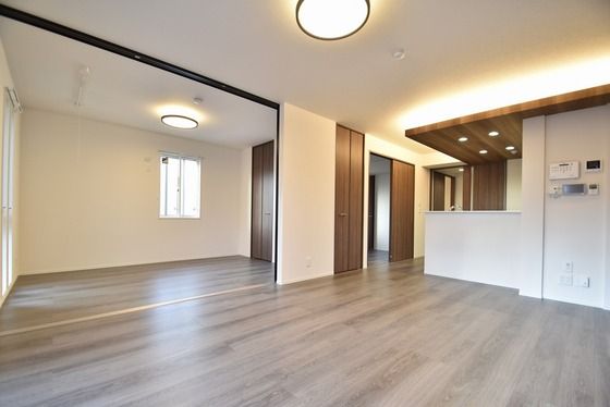 �y�����E���r���O�z�@