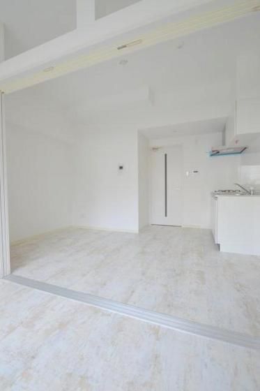 �y�����E���r���O�z�@