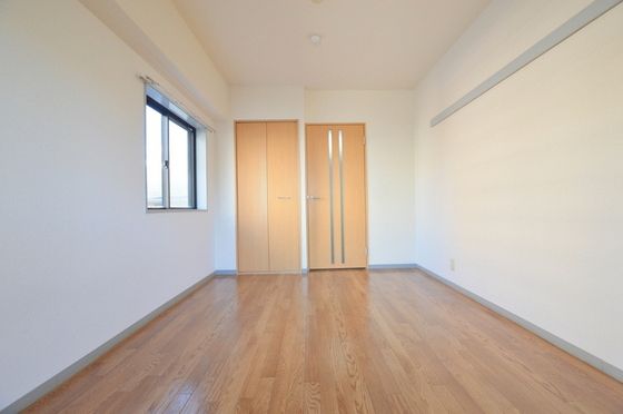 �y�����E���r���O�z�@