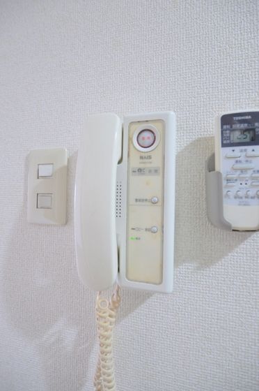 �y�Z�L�����e�B�z�@