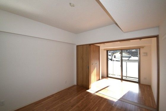 �y�����E���r���O�z�@