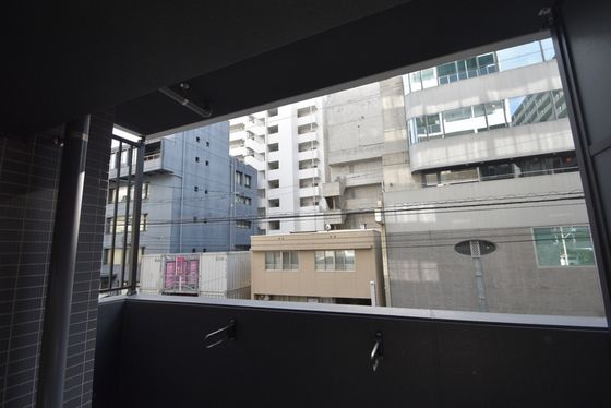 �y���]�z�@