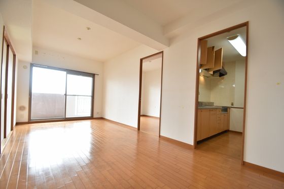 �y�����E���r���O�z�@