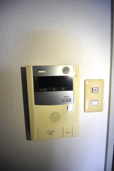 �y�Z�L�����e�B�z�@