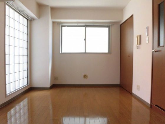 �y�����E���r���O�z�@�m��7.7��