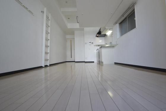 �y�����E���r���O�z�@