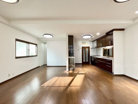 �y�����E���r���O�z�@