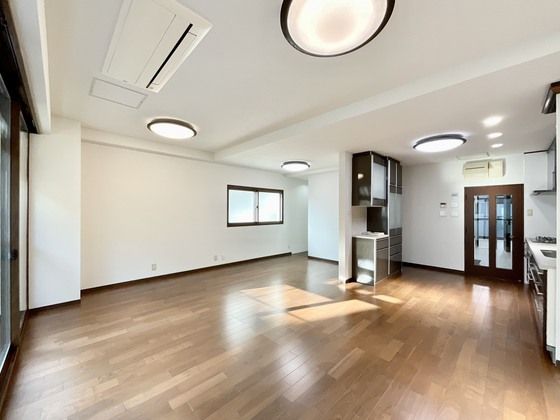 �y�����E���r���O�z�@