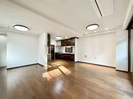 �y�����E���r���O�z�@