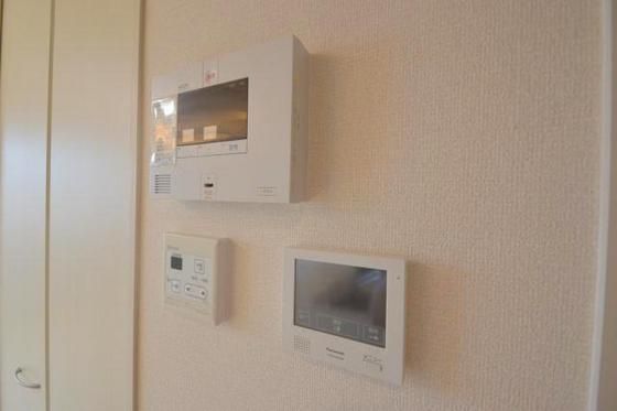 �y�Z�L�����e�B�z�@