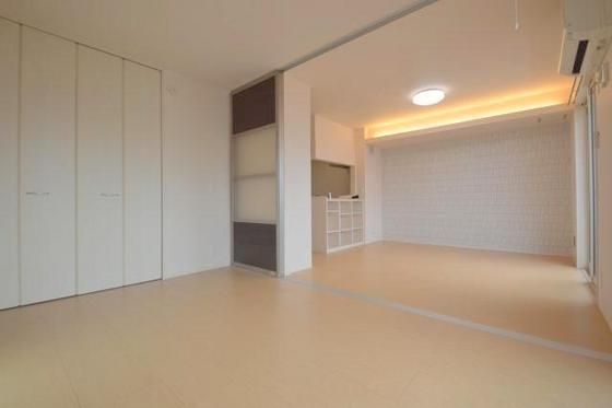 �y�����E���r���O�z�@