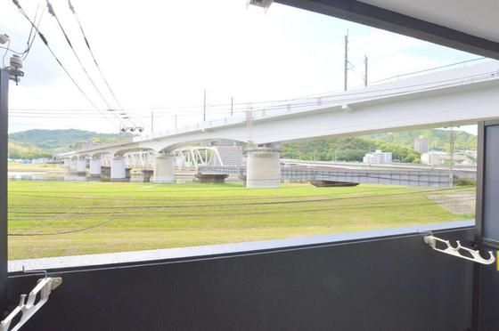 �y���]�z�@