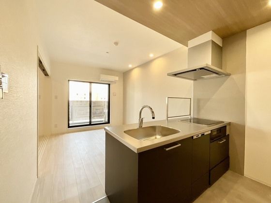 �y�����E���r���O�z�@