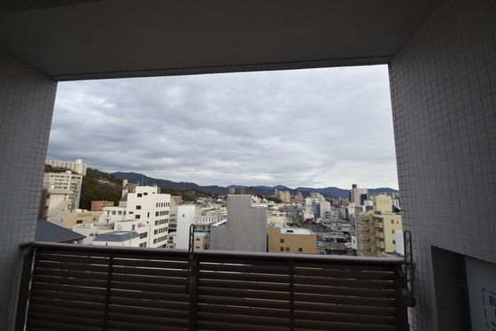 �y���]�z�@